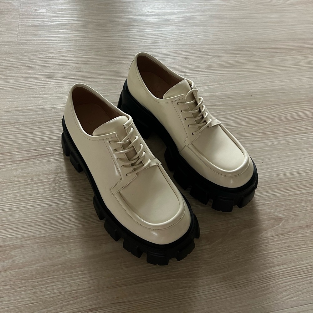 BEAND NEW RAYE LARS DERBY SHOES